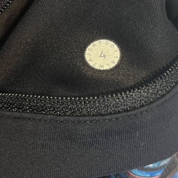 Lululemon Women's 4 Speed Up Rainbow Striped Color Running Track Shorts Colorful - Picture 5 of 5